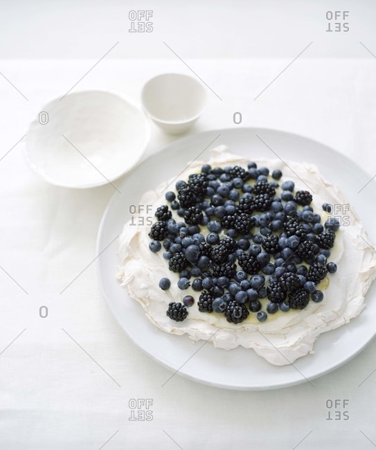 Berry pavlova cake with berry topping