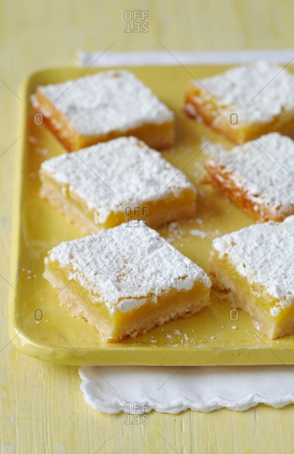Lemon squares with icing sugar