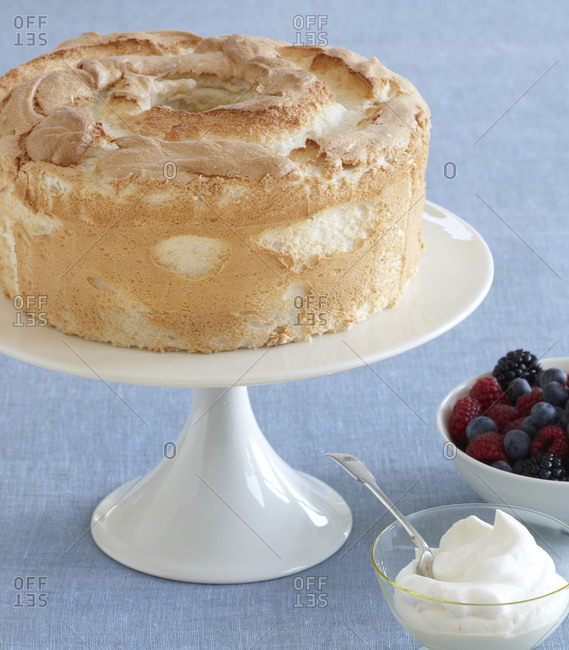 Angel food cake with fresh berries and cream