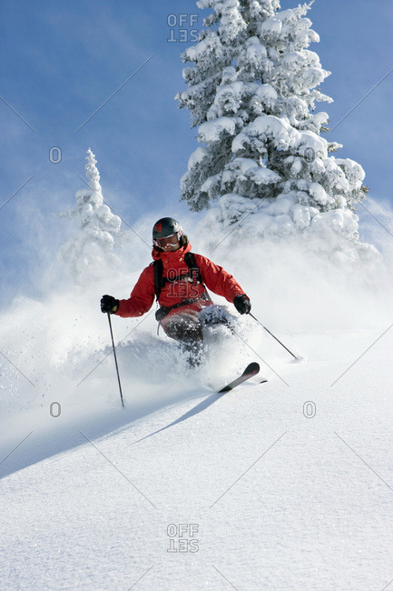 Austria, Tyrol, KitzbÂ’_hel, Pass Thurn, Freeride, Man skiing downhill