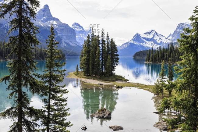 Canada, Alberta, Jasper National Park, Maligne Mountain, Maligne Lake, Spirit Island