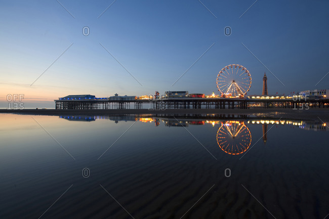 Dusk over Blackpool\'s central pier, England