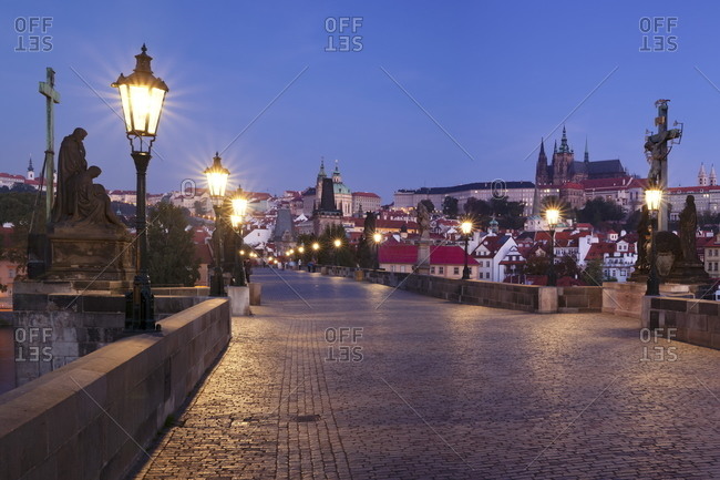 Illuminated Charles Bridge and Castle District with Hradcany, St. Vitus Cathedral and Royal Palace, Prague, Bohemia, Czech Republic, Europe