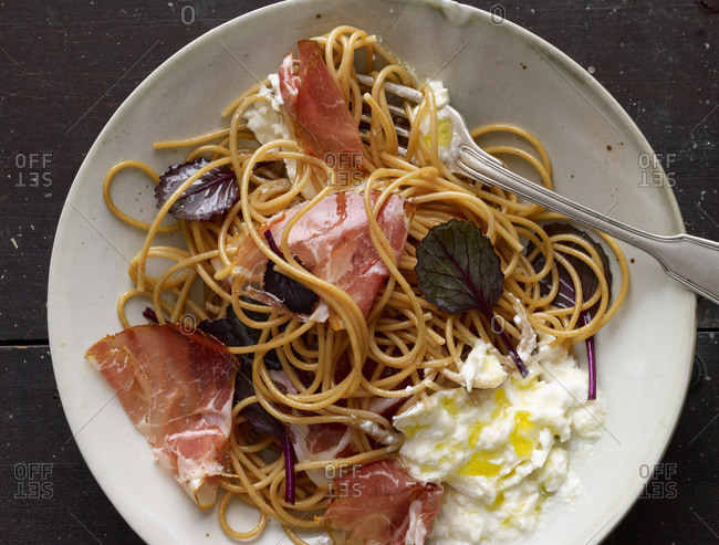 Whole-wheat pasta with ham and cheese