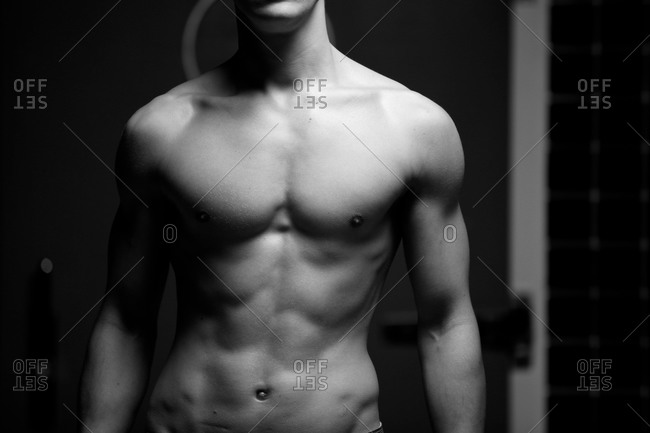 Close up of a fit man\'s upper body