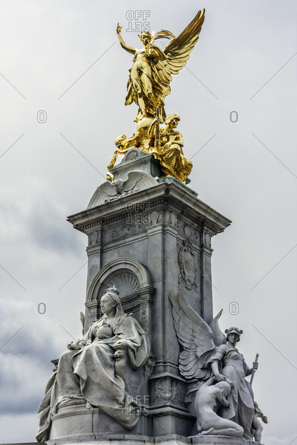 Statues of Queen Victoria and Goddess of Victory