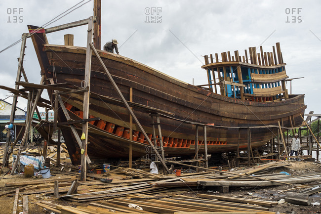 People building a ship in Vietnam