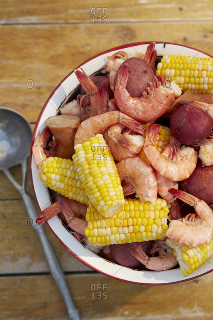 Low country shrimp boil with corn and potatoes