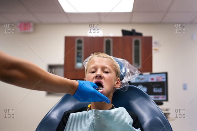 Dentist examining dental patient\'s mouth