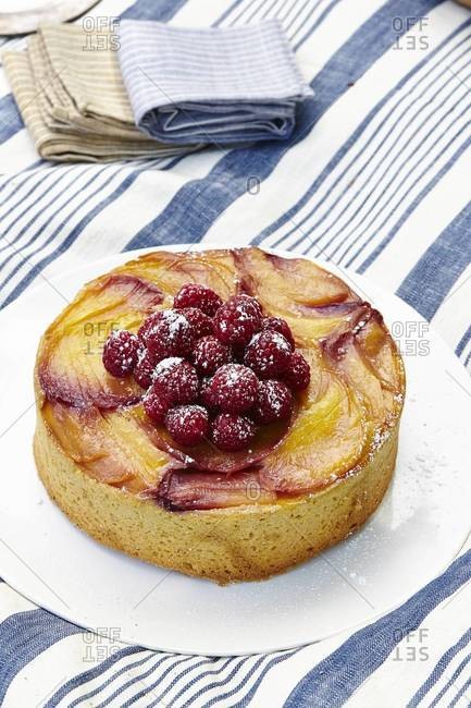 Cake with raspberries and peaches