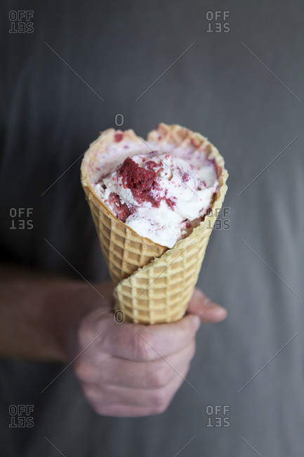 Man holding red velvet cake ice cream