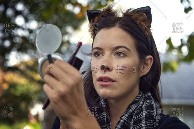 Woman puts on cat makeup
