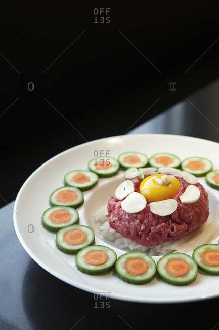 Elegant presentation of steak tartar with cucumbers
