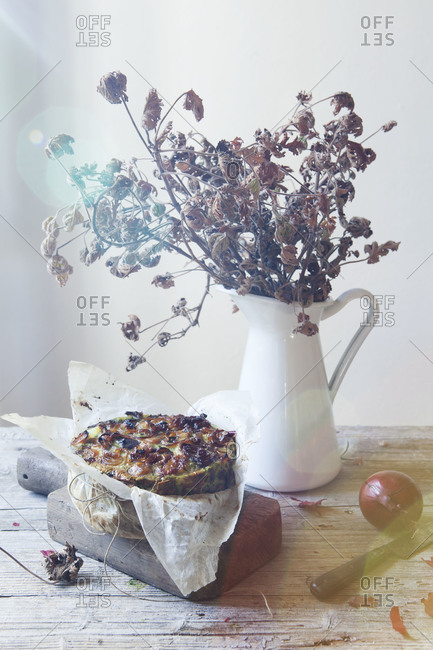 Bouquet of dry flowers with an onion cake