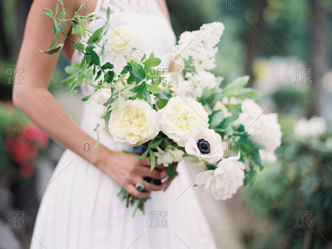 An organic bridal bouquet with cabbage roses and poppies
