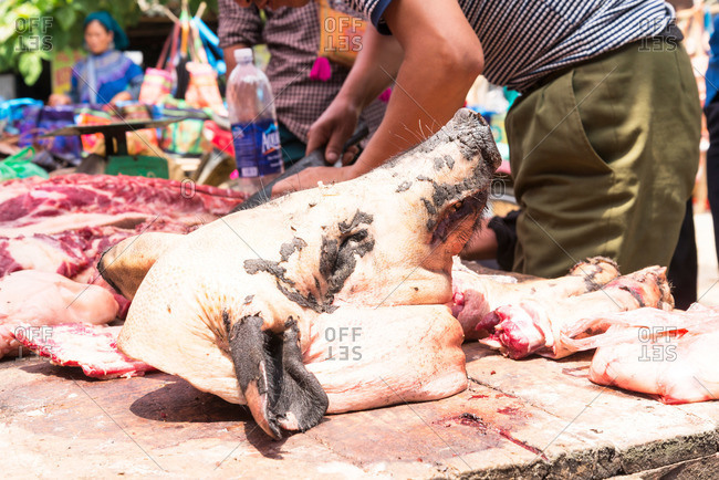 Pig\'s head at a stall in a Vietnamese market