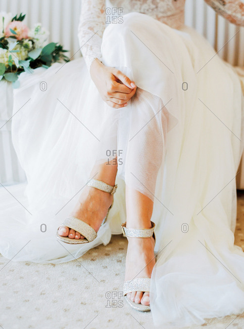Bride\'s shoes and tulle skirt of wedding dress