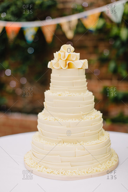 Four-tiered wedding cake