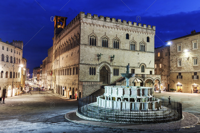 Maggiore Fountain on illuminated Piazza IV Novembre