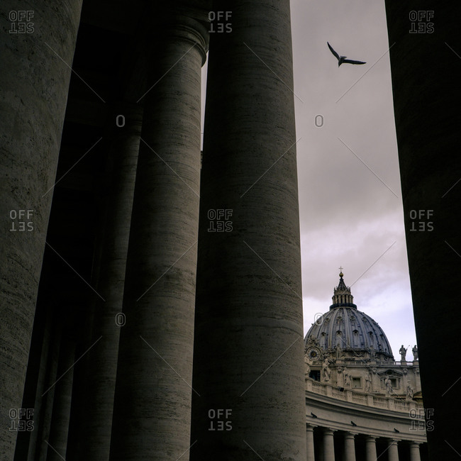St. Peter\'s basilica and columns