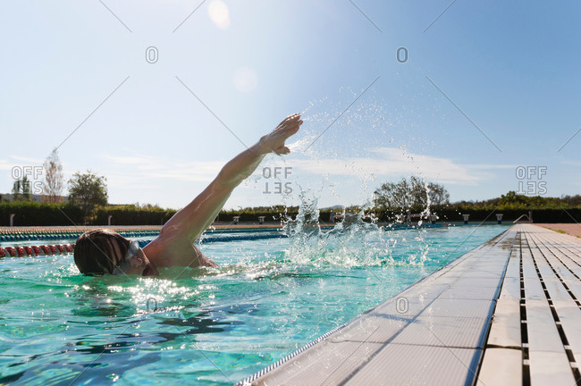 Mid adult man swimming in swimming pool, Sardinia, Italy