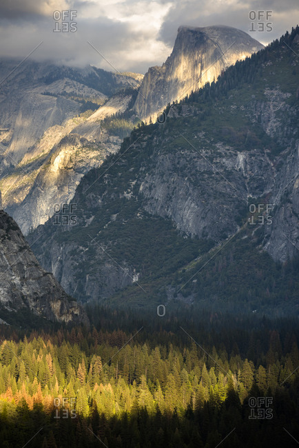 View of Yosemite Valley at sunset as seen from the famous viewpoint of Tunnel View Yosemite, CA