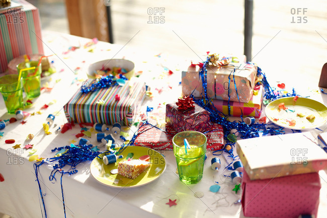 Table laid for birthday party with gifts and streamers
