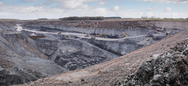Overview of excavation and geology in surface coal mine