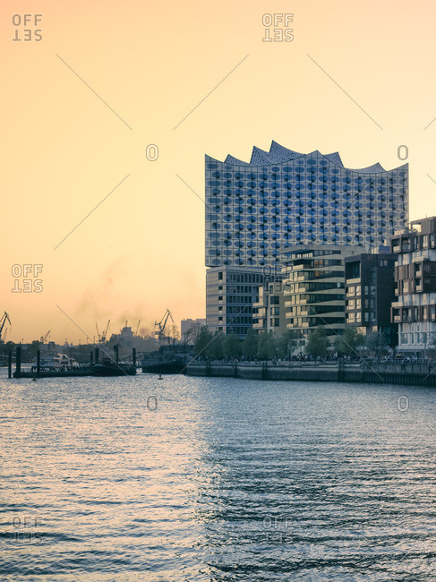Elbphilharmonie at sunset with multi-family houses in the foreground