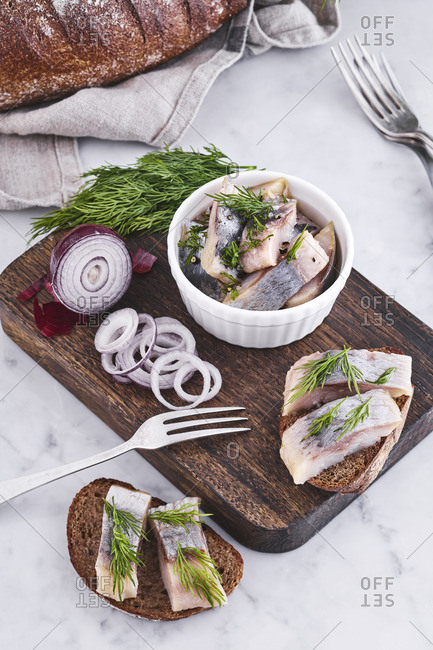 Fish and bread with onions