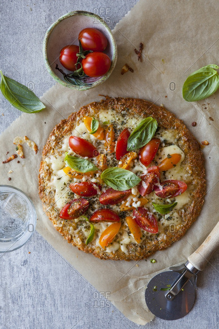 Veggie and cheese pizza