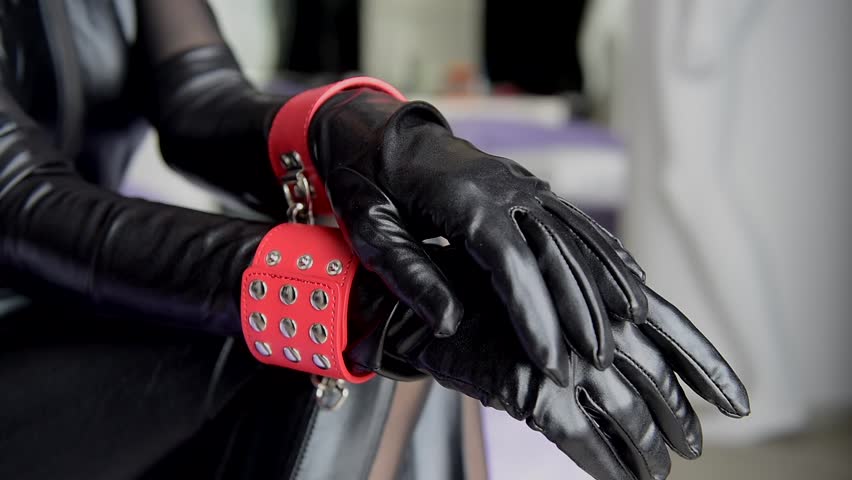 Black tight short leather gloves reaching free porn pictures