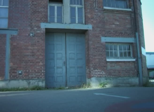 Special Forces running towards door