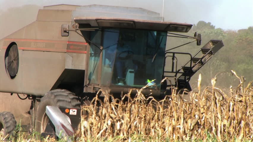 Combine Farming Corn 02 - audio from external microphone.