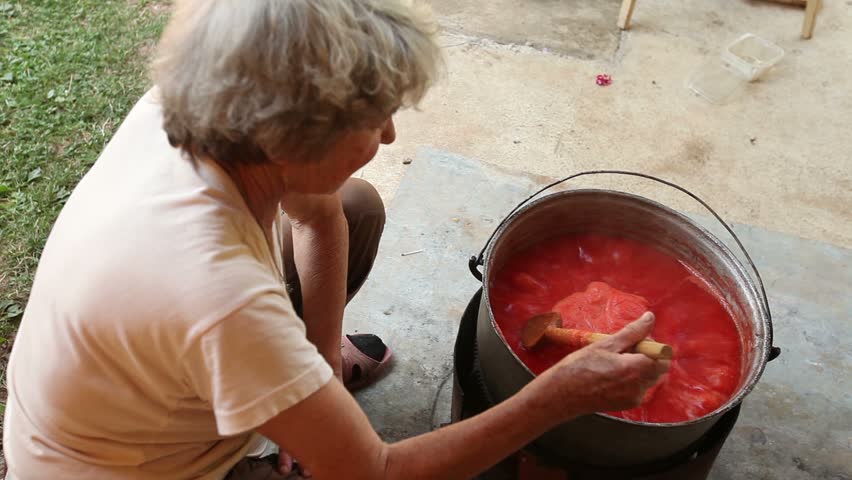 Farm tomato juice cooking. 