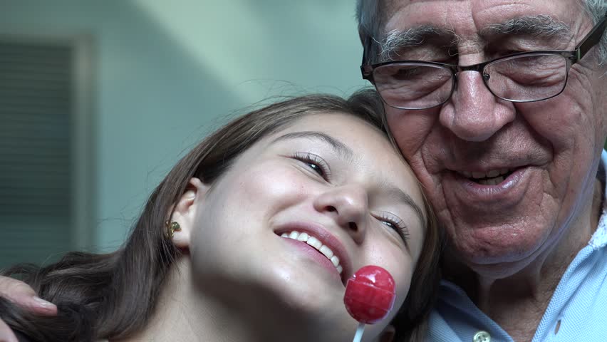 Дед притворяется слепым чтобы развести на секс внучку