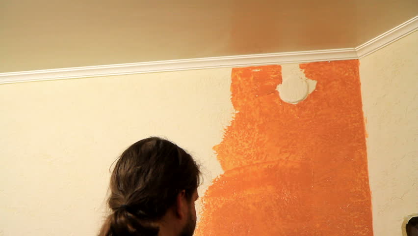 Master applies colored wax on ornamental plaster. 