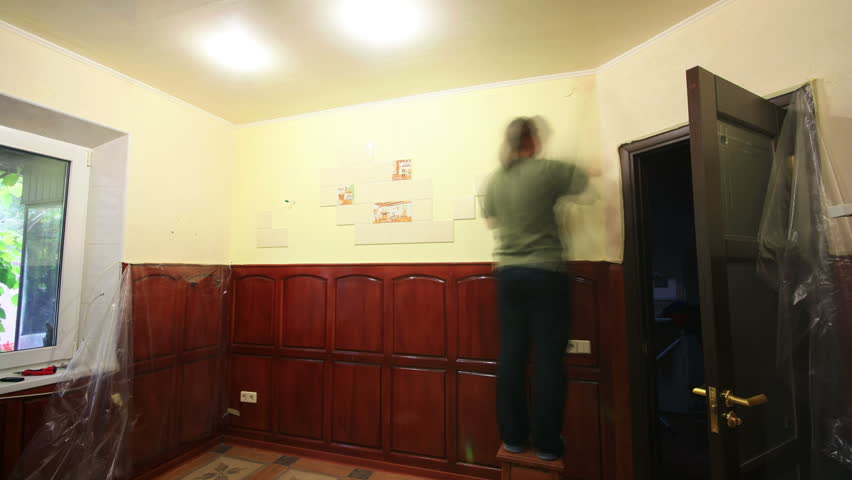 master applies decorative plaster on the wall. Timelapse. 