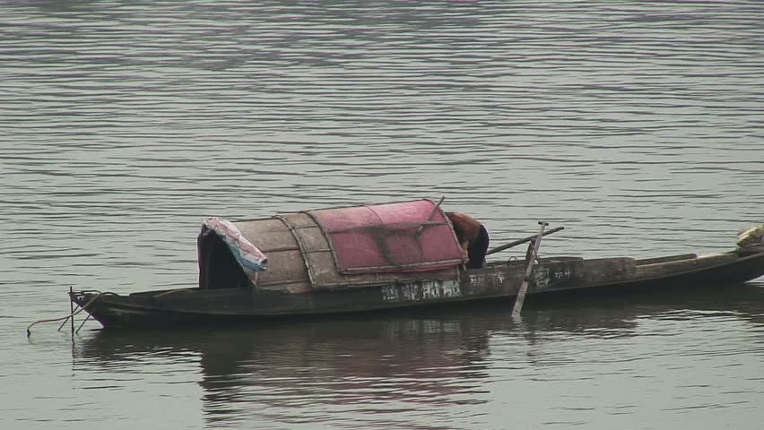 Zoom-Out: Houseboat and Chinese Riverside