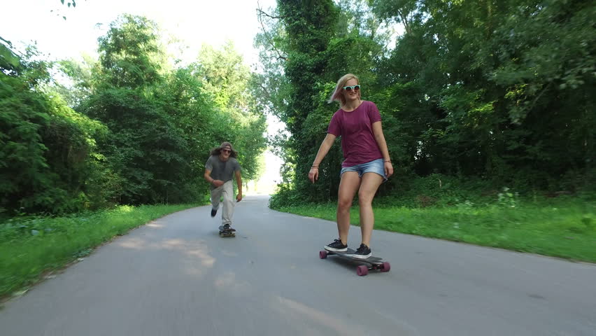 Teaser longboarding with major upskirt