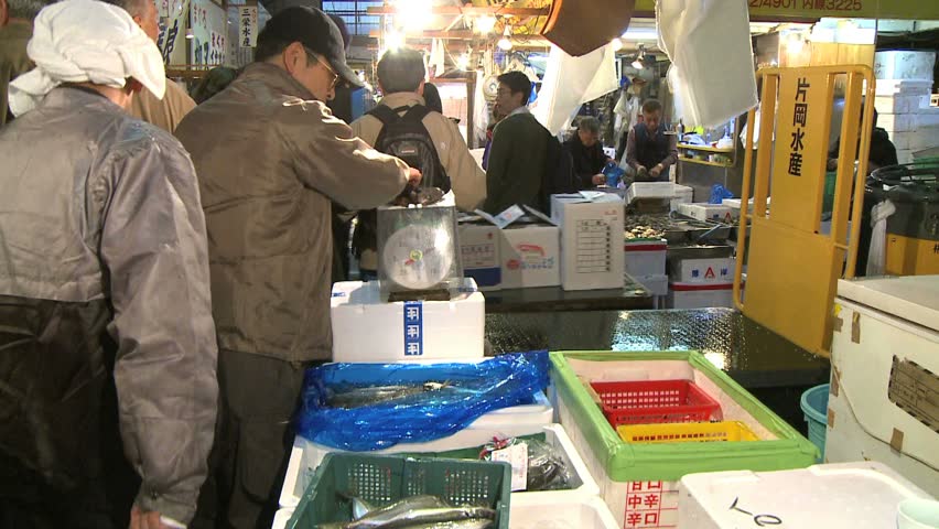 TOKYO, JAPAN - CIRCA 2008: Weighing small fish in Tsukiji wholesale market
