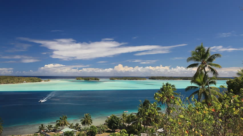 Magical Bora Bora Lagoon in French Polynesia (Realtime)