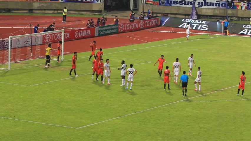 NONTHABURI, THAILAND - NOV 10: Toyota League Cup 2012 final between Buriram Utd. (W) VS Ratchaburi FC (O) at Thammasat University stadium on November 10, 2012 in Nonthaburi, Thailand. 