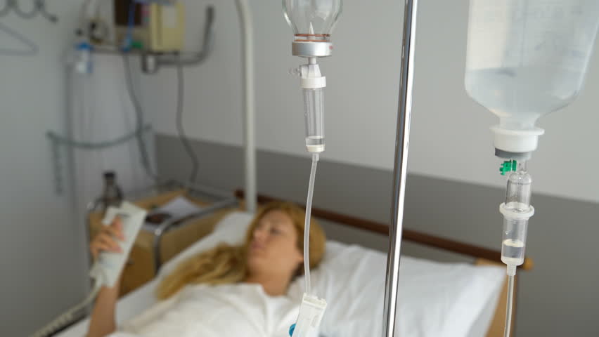 Девушка В Больнице Под Капельницей Фото
