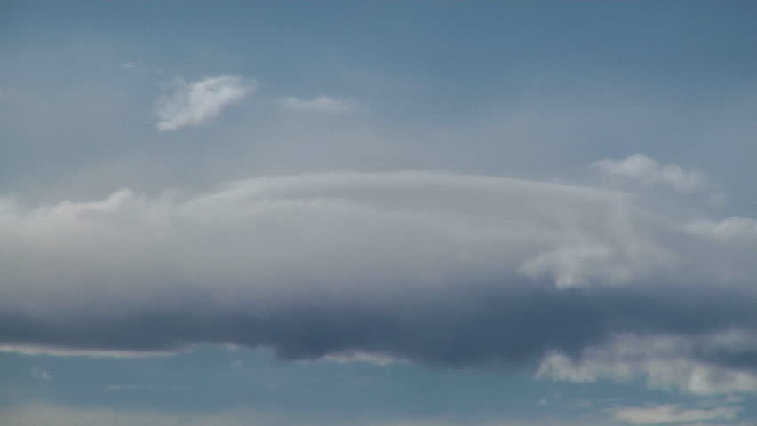Rotors and Lenticulars. Complex air motions induced by mountain lee wave activity
