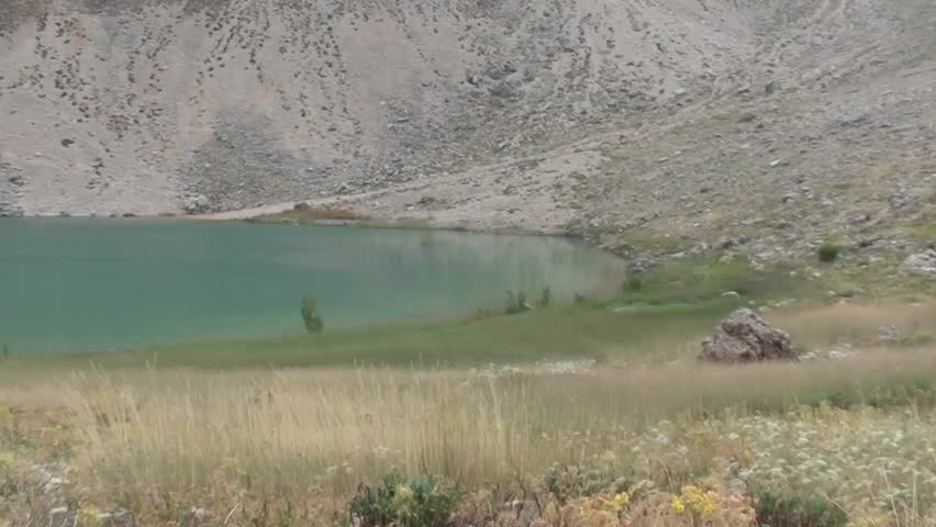 Bank of crater lake zoom in