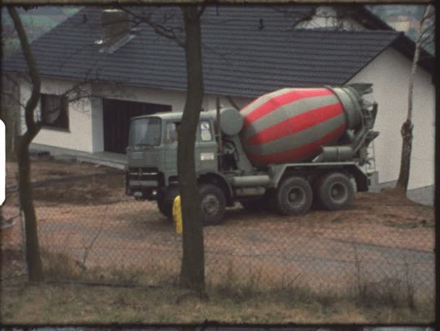 Vintage 8mm film: Housebuilding, Cement mixer