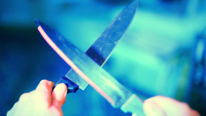 Sharpening knives with the hands