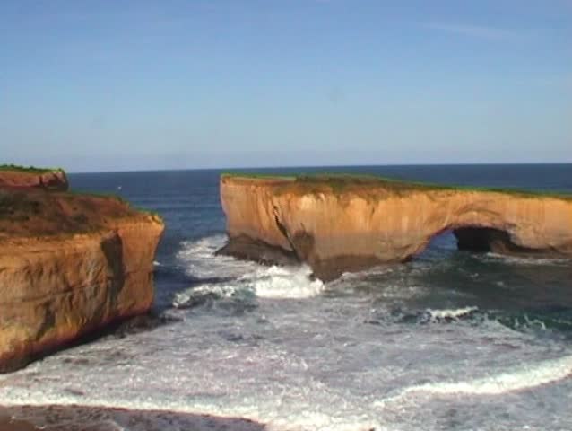 Great Ocean Road: "London Bridge (Arch)" and another formation  - sound, DV 4:3, Sony TRV 110 E