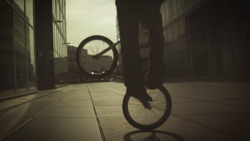 BMX: Flatland - Spinning No Hands